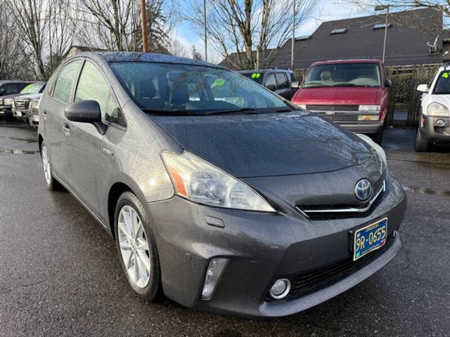 $9995 : 2013 Prius v Five image 3