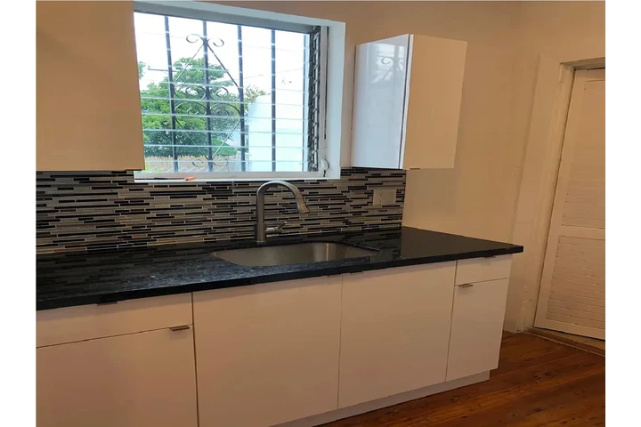 $1000 : charming Beautiful 2 bedroom image 2