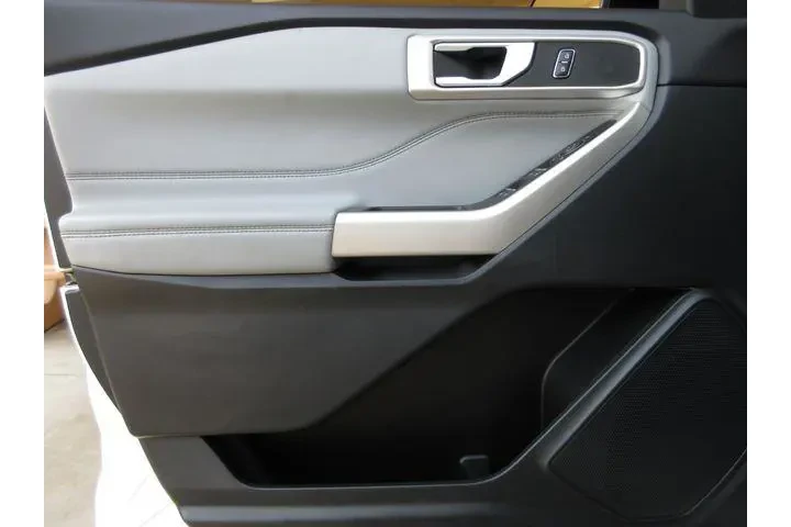 $29950 : Ford Explorer 2023 XLT 4dr S image 9