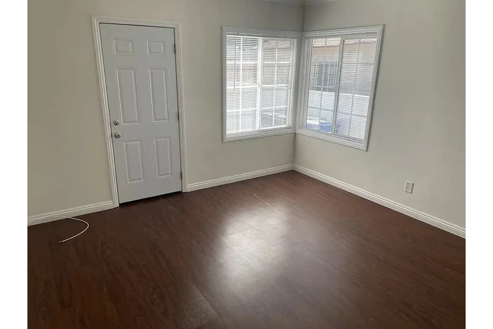 $700 : Beautiful Home...Los Angeles image 4