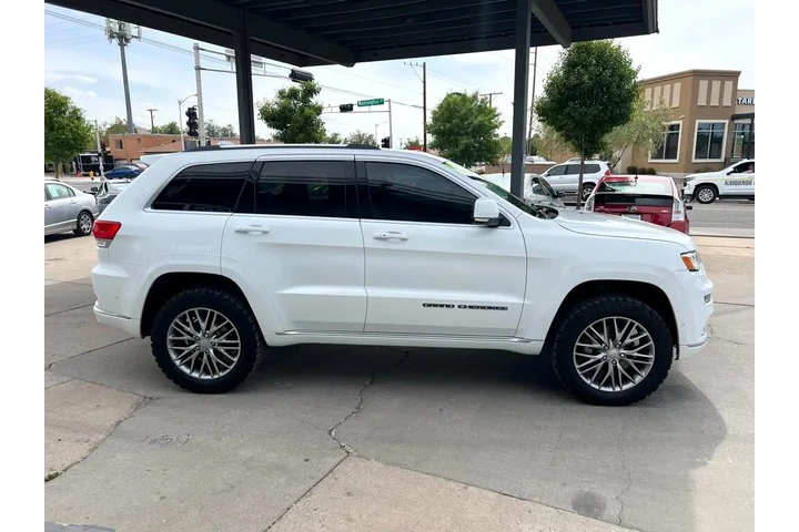 2017 Grand Cherokee Summit 4WD image 4