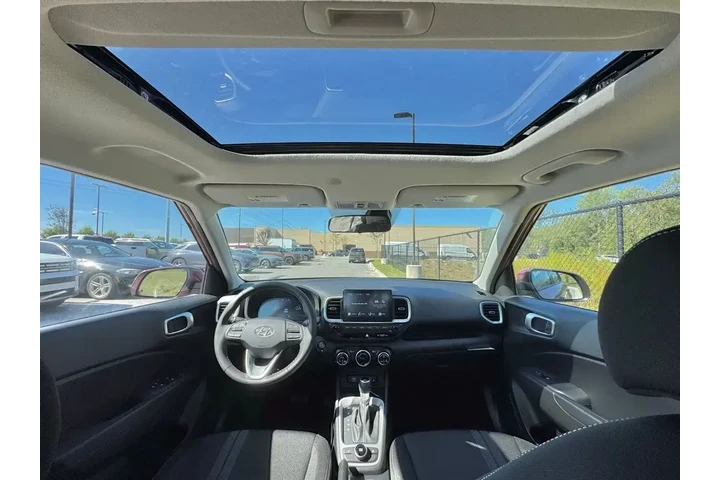 $24800 : Hyundai VENUE 2026 SEL 4dr C image 2