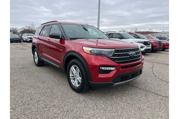 $27742 : Ford Explorer 2022 AWD XLT 4 image 3