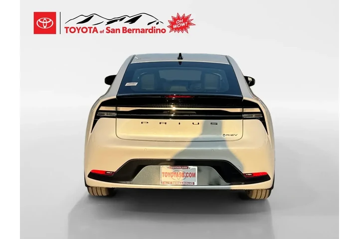 $39999 : Toyota Prius Plug-in Hybrid image 4