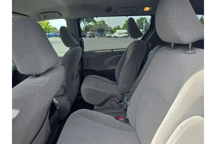$29995 : Toyota Sienna 2018 LE 7-Pass image 8