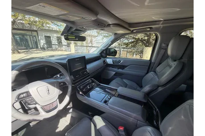 $31480 : Lincoln Navigator 2020 4x4 R image 9