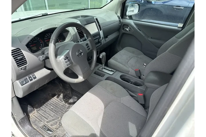 $20950 : Nissan Frontier 2019 4x4 S 4 image 9