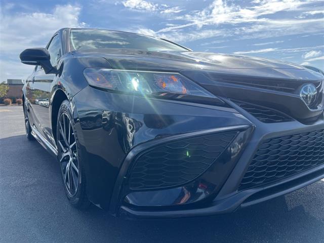 $23892 : PRE-OWNED 2022 TOYOTA CAMRY SE image 10