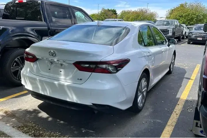 $19995 : Toyota Camry 2021 LE 4dr Sed image 4