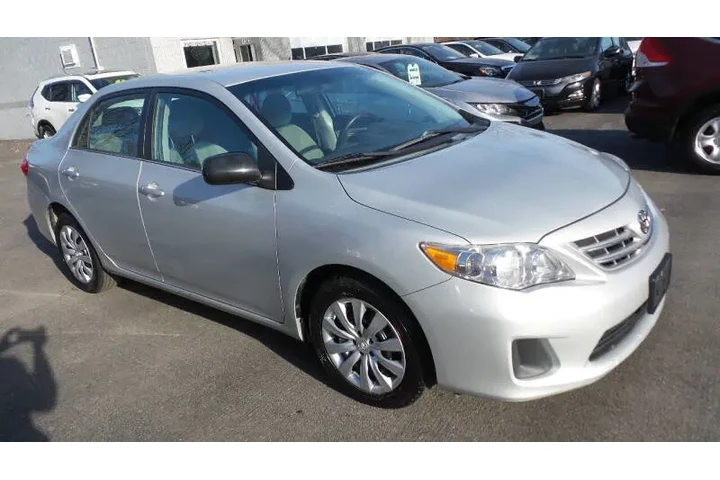 $8900 : 2013 Corolla LE image 3