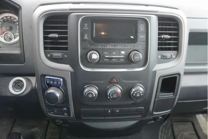 $12488 : Ram 1500 2017 4x4 Express 4d image 8