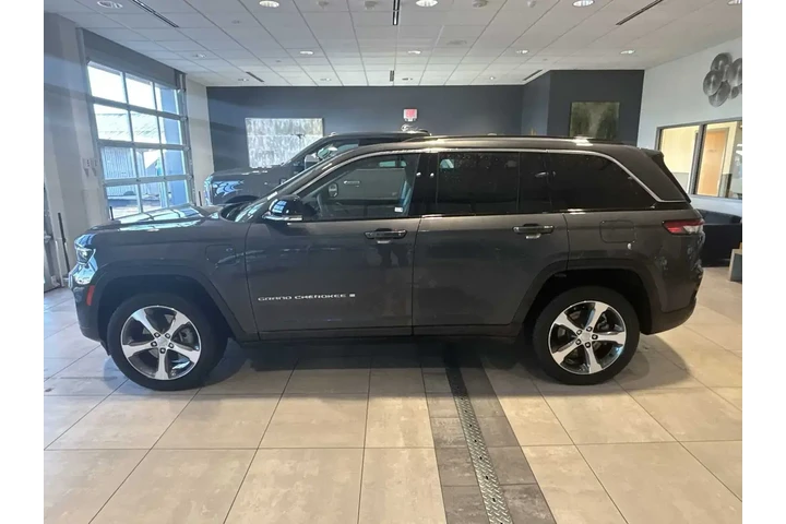 $26988 : Jeep Grand Cherokee 2022 4x4 image 6