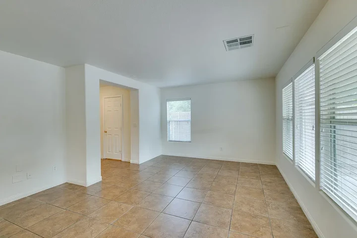 $1400 : North Las Vegas - Listo image 5