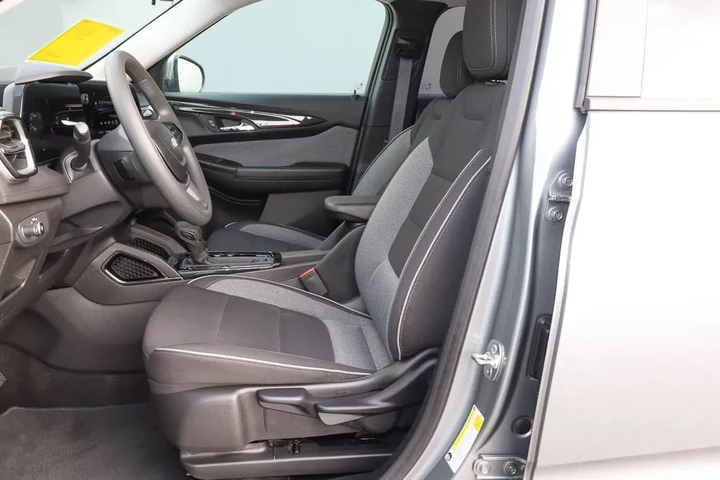 $24587 : 2025 Trailblazer FWD 4dr LT image 7