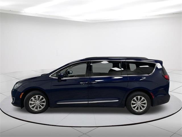 $10229 : Pre-Owned 2017 Pacifica Touri image 10