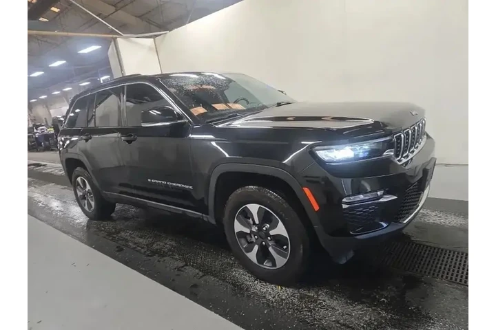$27493 : Jeep Grand Cherokee 2023 4x4 image 3