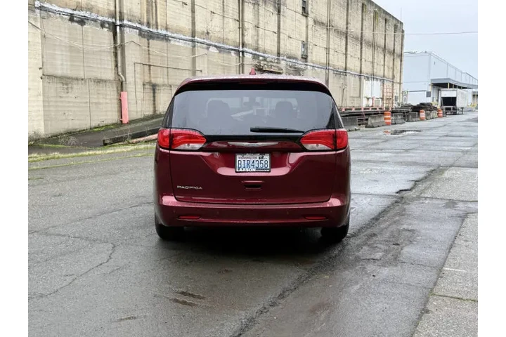 2018 Pacifica LX image 10