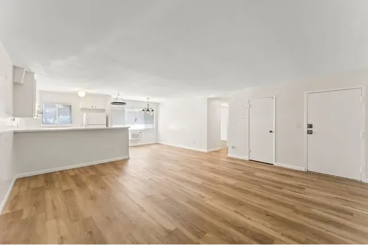 $1070 : Renta Apto 1Hab Premium LA USA image 8