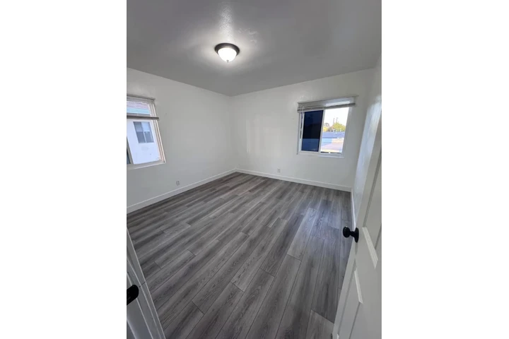 $1950 : 1 bedroom 1 bathroom BELL CA image 7