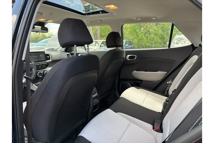 $23350 : Hyundai VENUE 2026 SEL 4dr C image 6