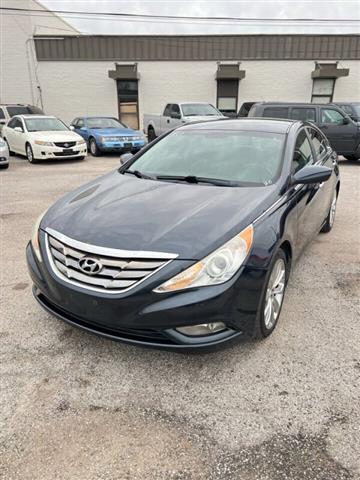 $7900 : 2013 Sonata Limited image 3