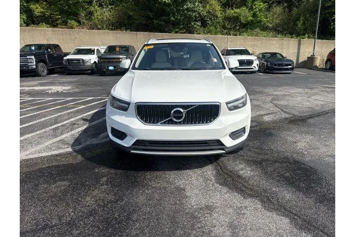 $17690 : Volvo XC40 2019 T4 Momentum image 2