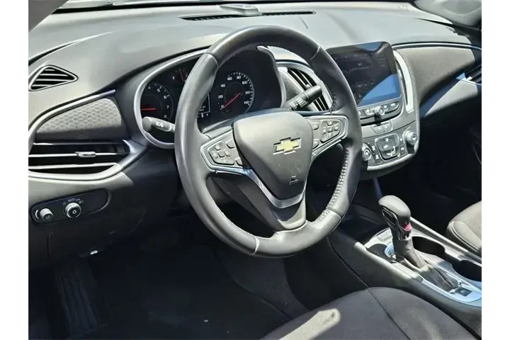 $19590 : Chevrolet Malibu 2022 RS 4dr image 4
