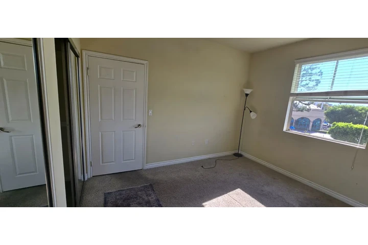 $1900 : ROOM FOR RENT at Riversai image 4