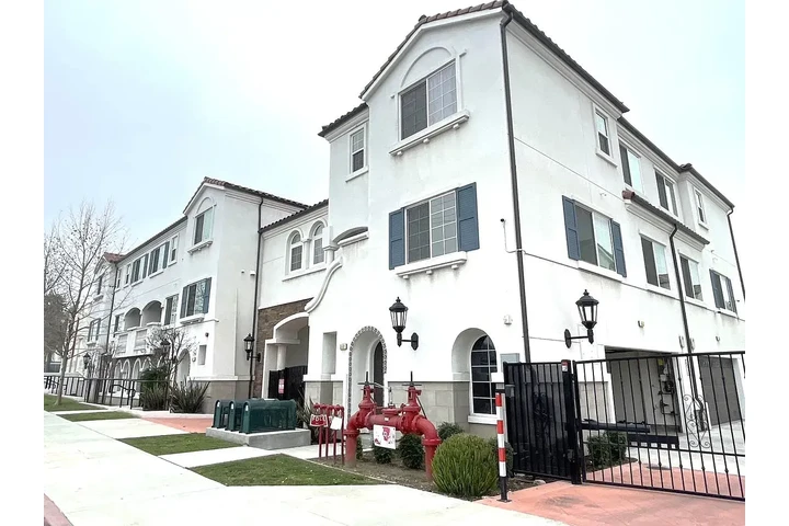 $2350 : Dreeam townhouse-styled image 2