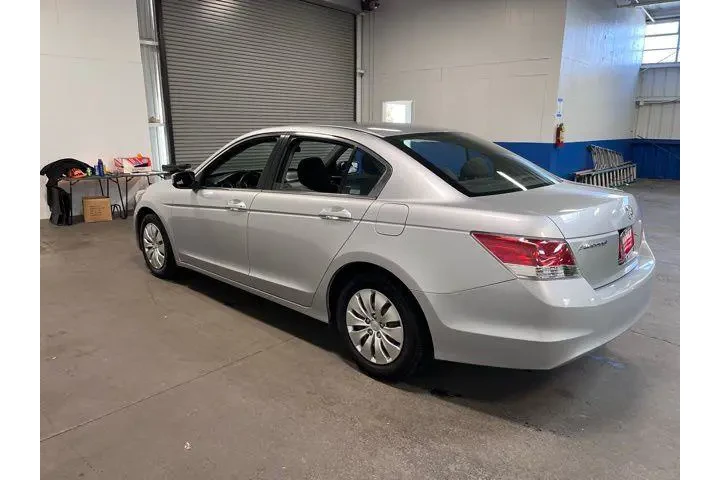 $9488 : Honda Accord 2010 LX 4dr Sed image 5