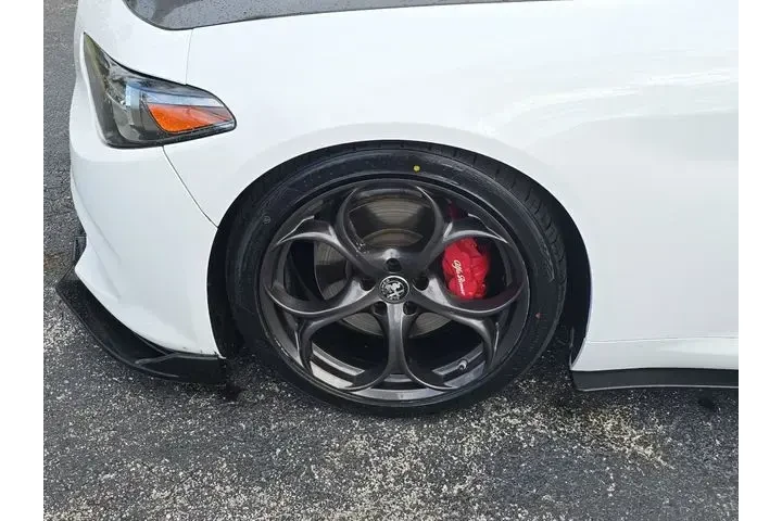 $13990 : Alfa Romeo Giulia 2019 Base image 5