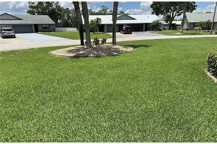 $1150 : HOUSE RENT IN AVON PARK FLORID image 3