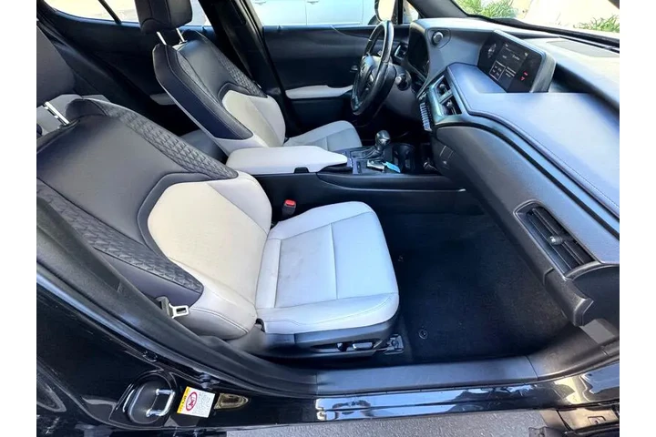 2019 UX 200 Base 4D SUV FWD image 10
