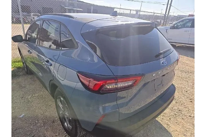 $24682 : Ford Escape 2025 ST-Line 4dr image 2