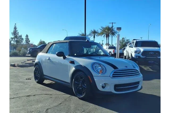 $12892 : MINI Convertible 2015 Cooper image 8