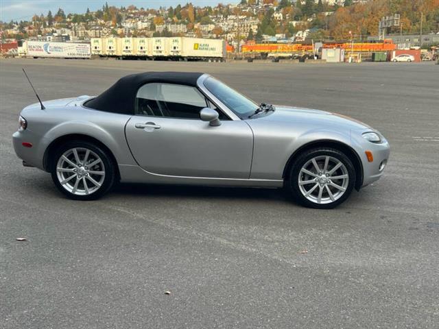 $10988 : 2006 MX-5 Miata Touring image 9