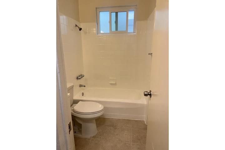 $1525 : Studio  for rent image 4