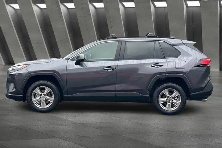 $30900 : Toyota RAV4 2024 AWD XLE 4dr image 8