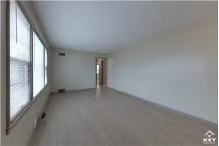 $1300 : Rental property with 3 bedro image 2