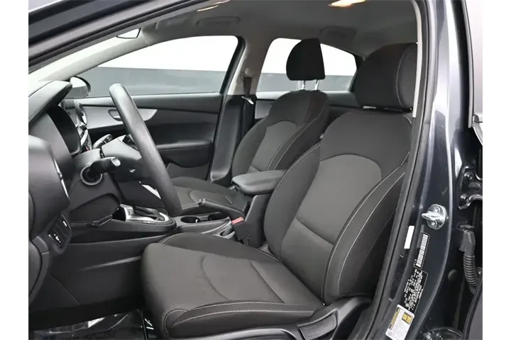 $16901 : Kia Forte 2024 LX 4dr Sedan image 6
