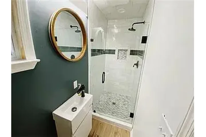 $1950 : Rental property with 3 bedro image 8