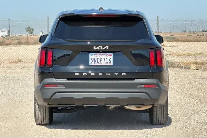 $21588 : Kia Sorento 2022 LX 4dr SUV image 5