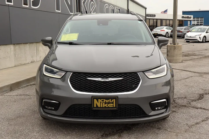 $20688 : 2022 Pacifica Touring L FWD image 2