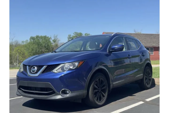 $7999 : 2017 Rogue Sport SV image 1