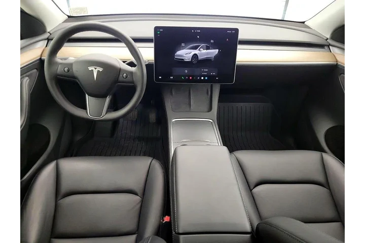$39998 : Tesla Model Y 2025 Long Rang image 9