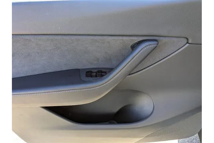 $24875 : Tesla Model Y 2021 AWD Long image 10