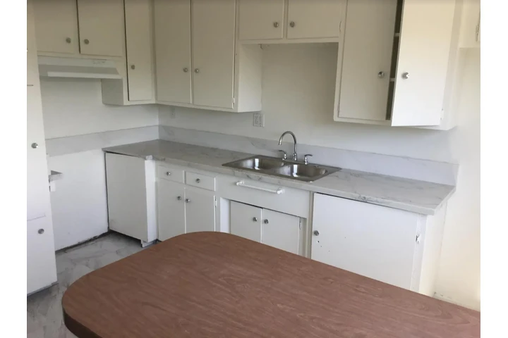 $2000 : North Long Beach image 2