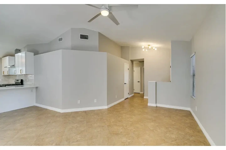 $850 : Lovely home for rent image 6