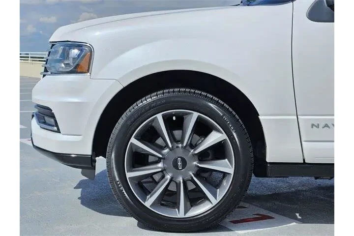 $16997 : Lincoln Navigator 2016 4x2 R image 9