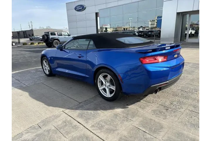 $21853 : Chevrolet Camaro 2018 LT 2dr image 2
